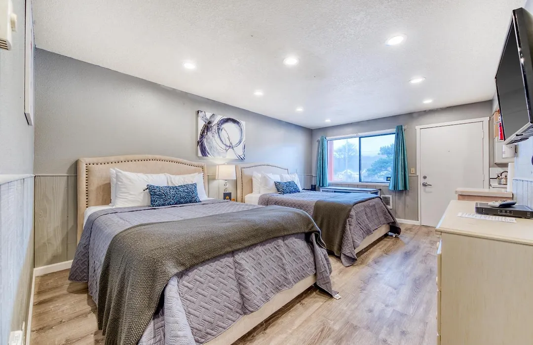 Sea Treasures Inn #104-1