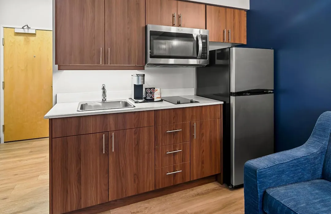 Park Inn By Radisson, Kelowna-1