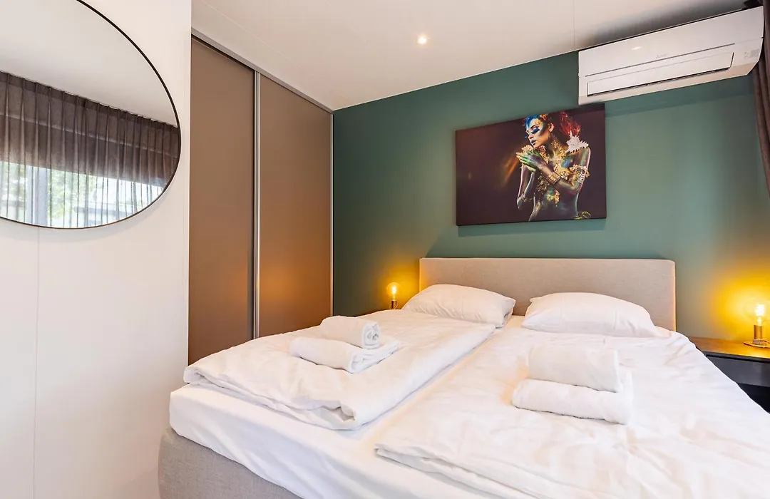 Welcome in - Beachhouse Renesse 2645 aan de duinen - Camping Julianahoeve-1