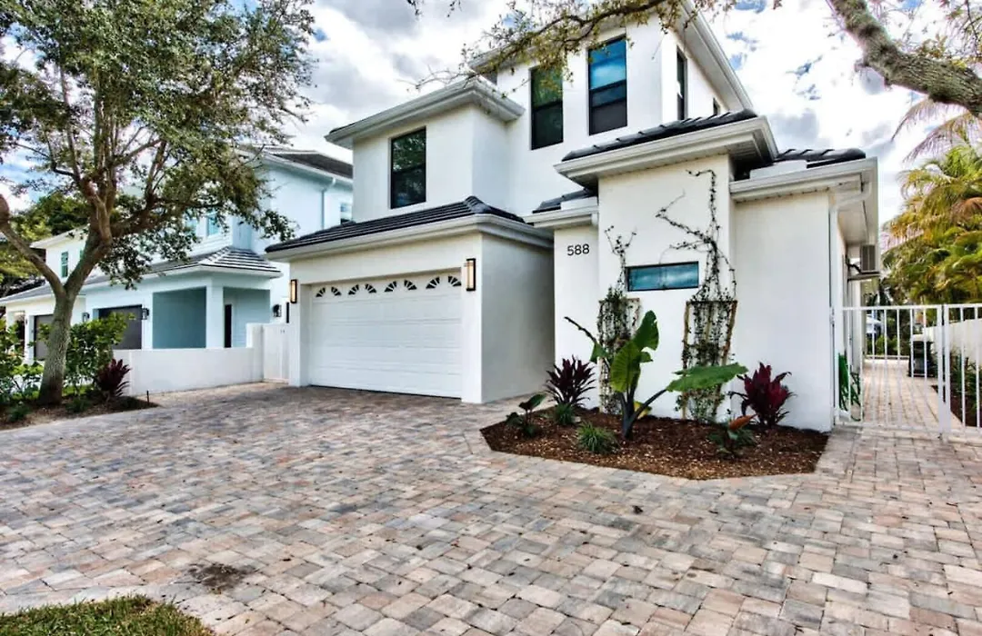 Sorrento Cabana - 1 Bedroom 1 Ba Cabana Near Vanderbilt Beach, Perfect For A Relaxing Beachside Escape!-1