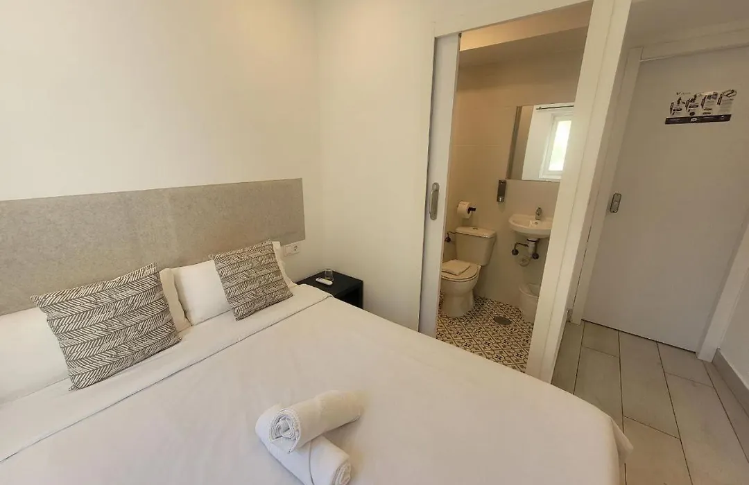 Ayz Silvela - Auto Check-In Property-1