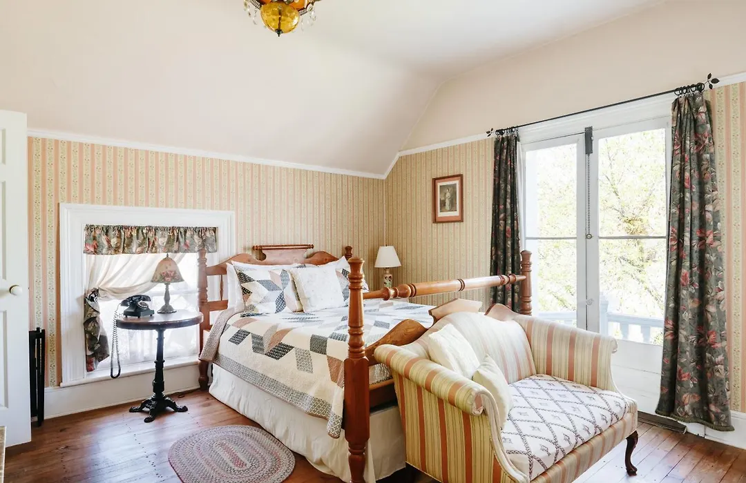 The Mulberry Inn -An Historic Bed And Breakfast-1