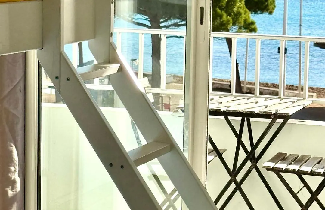 T3 sur la plage vue féerique mer,wifi, parking inclus , clim-1