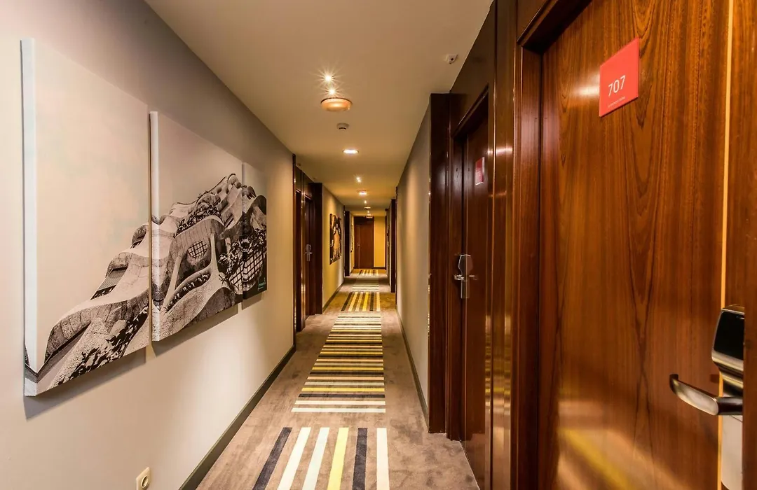 Leonardo Hotel Barcelona Gran Via-1