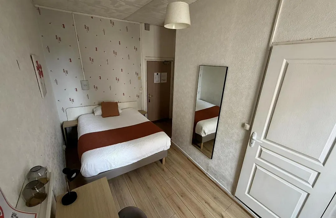 Contact Hôtel les Platanes Villeneuve sur Lot Centre-1