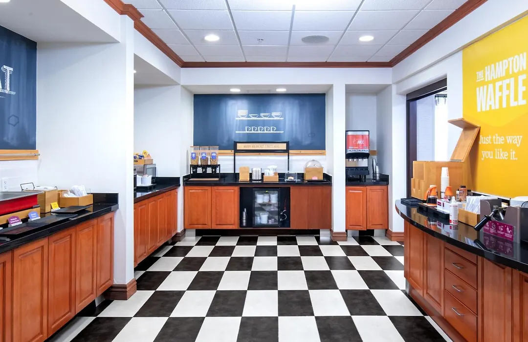 Newly Renovated Hampton Inn Omaha West Lakeside-1