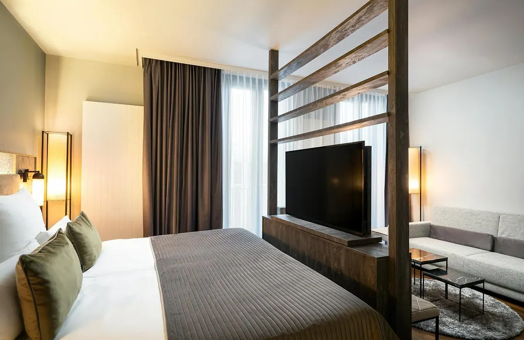 Leonardo Royal Hotel Munich-1