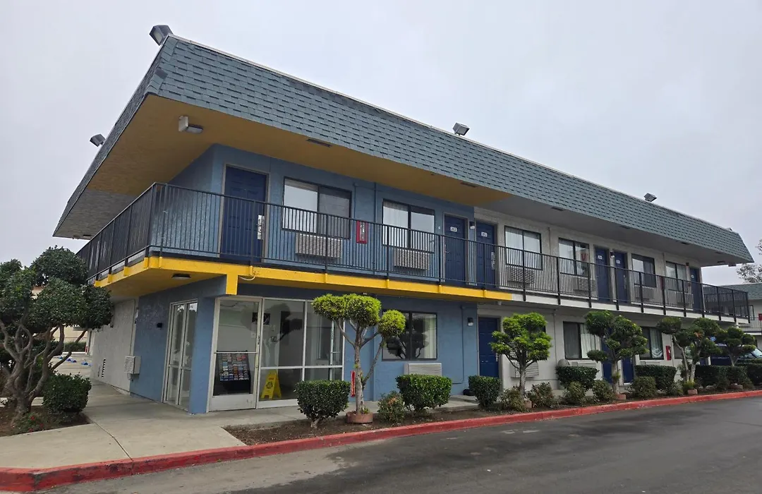 Super 8 By Wyndham Tracy-1