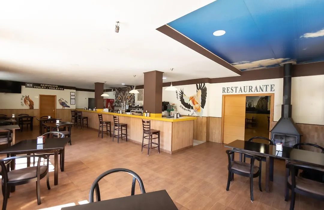 Hostal - Bungalows Camping Cáceres-1