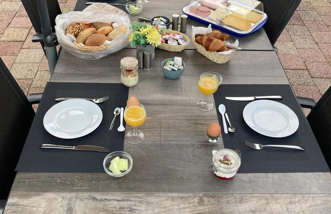 Guest House Aan de Hollandse IJssel-1