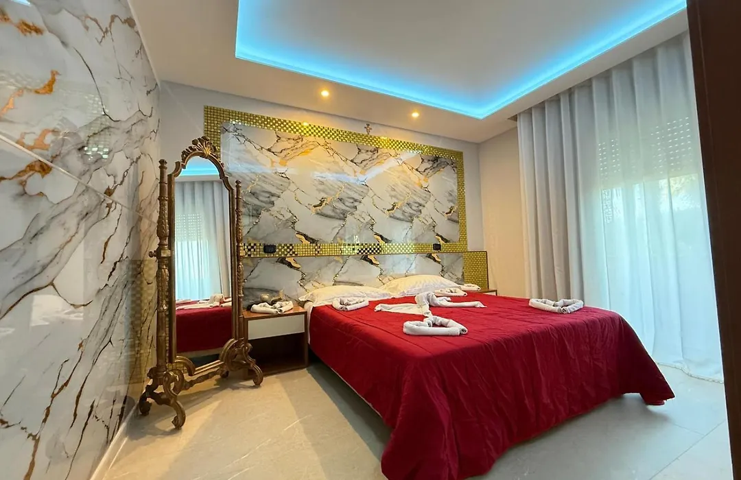 Hotel Happy Days-1