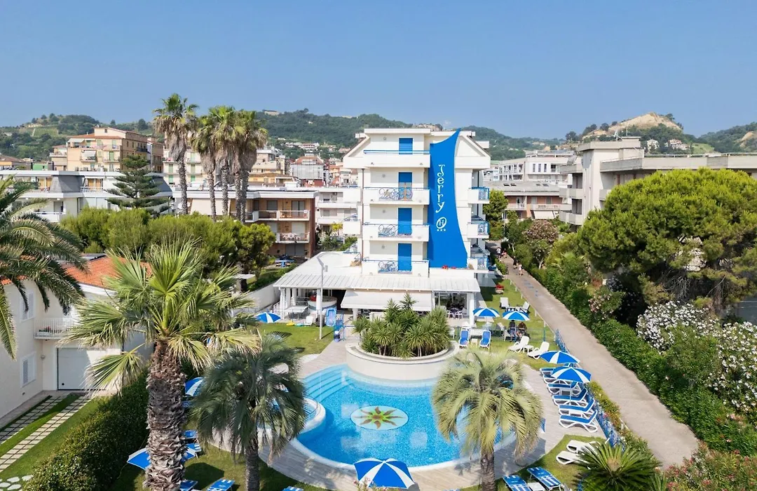 Hotel Jerry - Beachfront & Private Pool-1