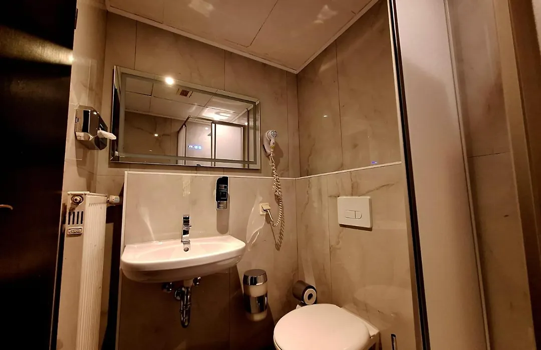 Hotel Adler Leipzig-1