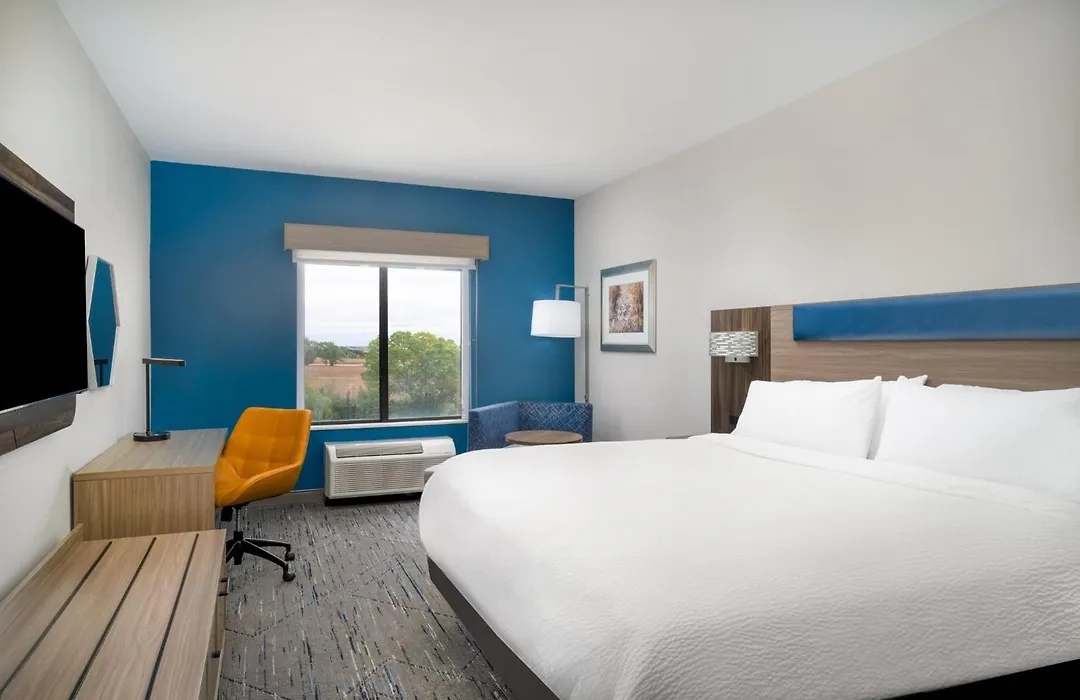 Holiday Inn Express Pratt By Ihg-1