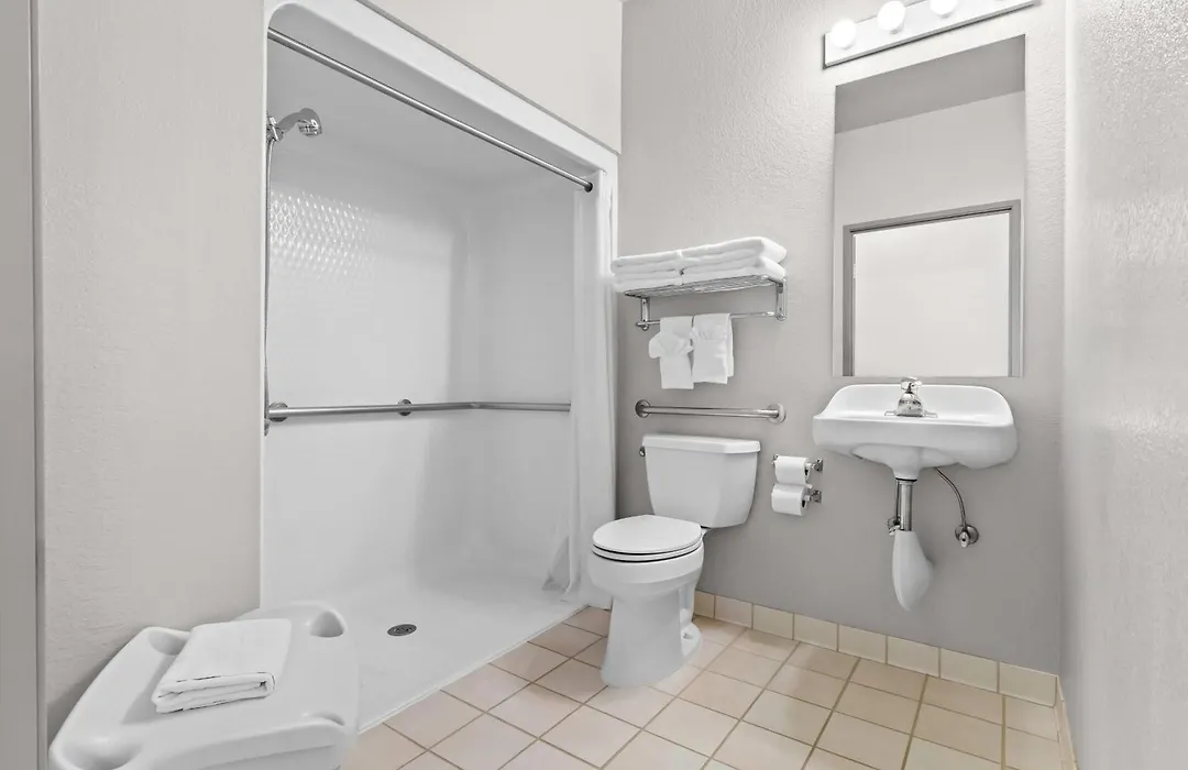 Days Inn & Suites By Wyndham Castle Rock-1
