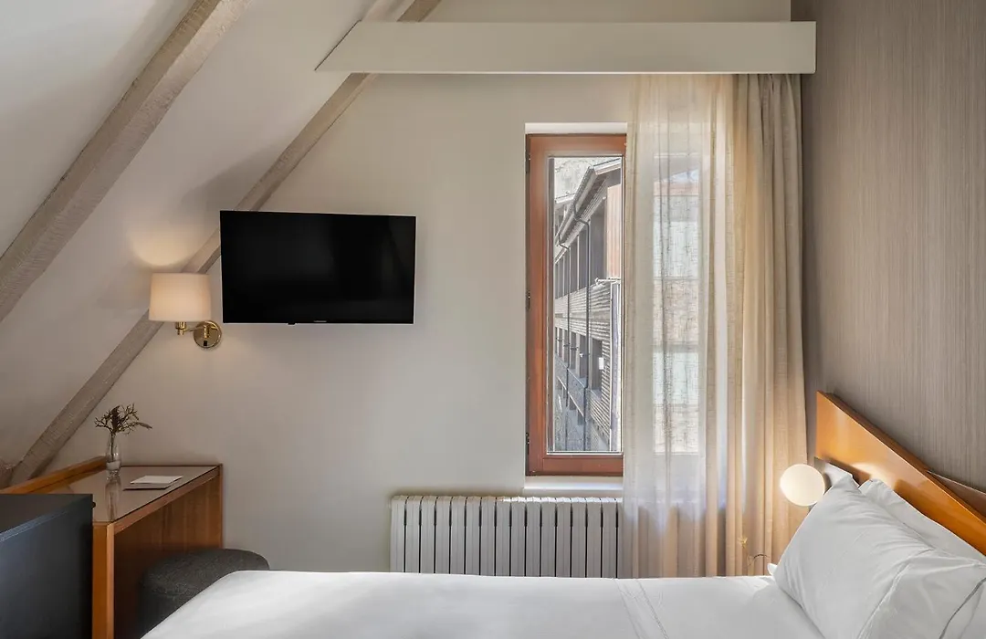 Hotel De L'Isard-1