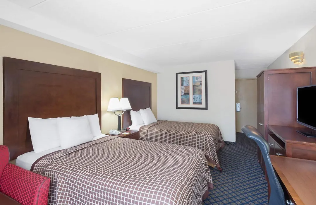 Days Inn By Wyndham Geneva/Finger Lakes-1