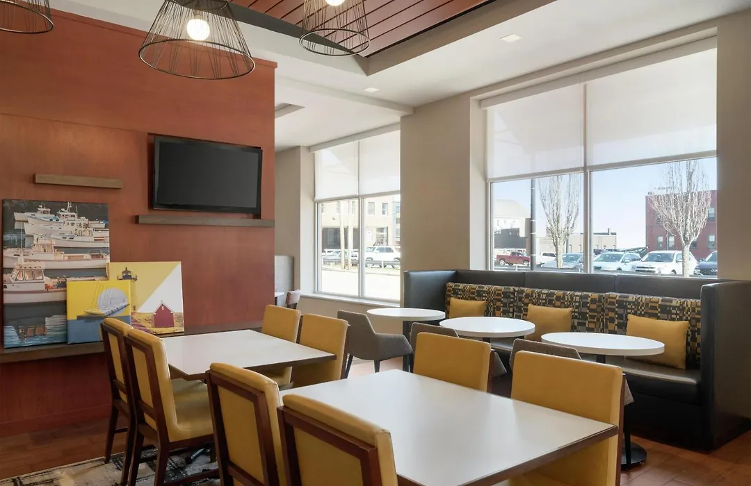 Hampton Inn Portland Downtown Waterfront-1
