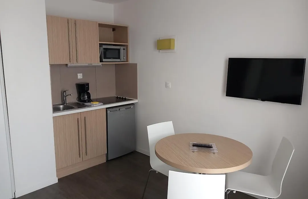 Aparthotel Adagio Access Le Havre Les Docks-1
