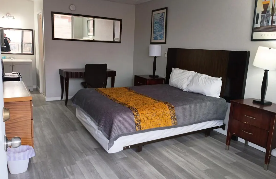 Apm Inn And Suites-1