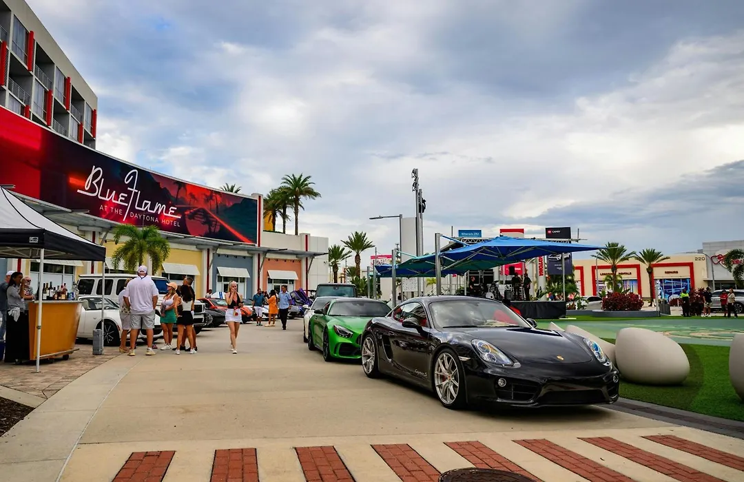 The Daytona, Autograph Collection-1