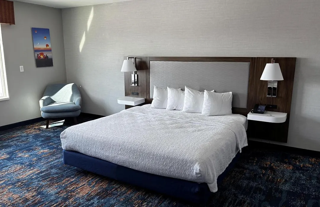 Hampton Inn & Suites Erie Bayfront-1