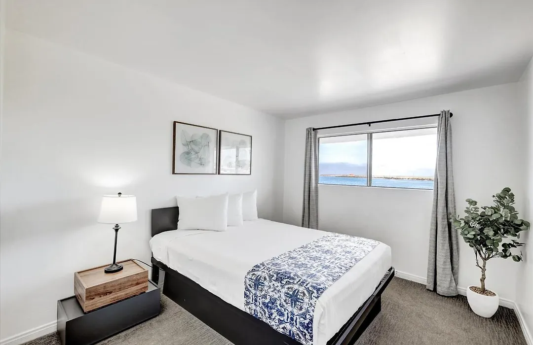 Oceanside Marina Suites - A Waterfront Hotel-1
