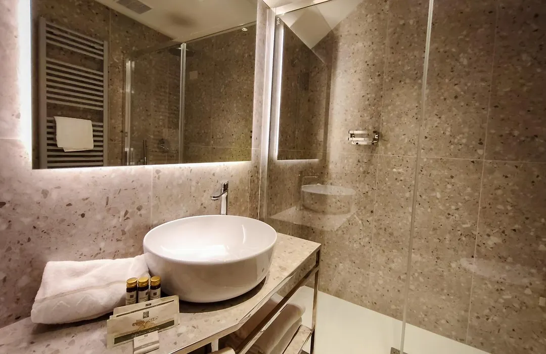 Hotel Antiche Figure-1