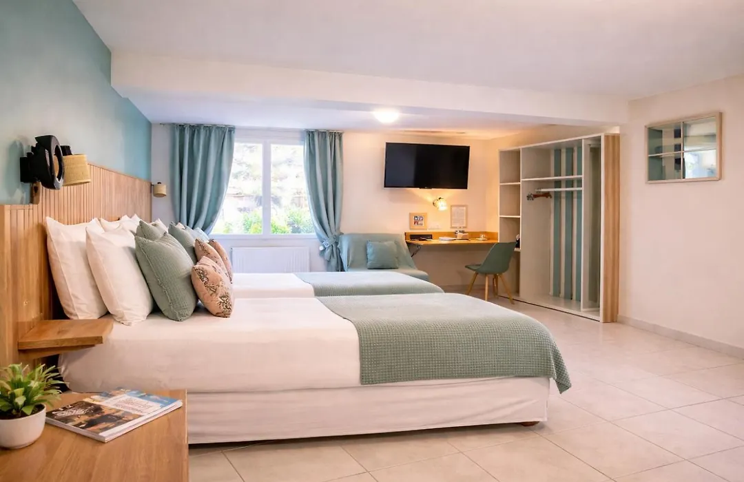 Hôtel de Lion sur Mer-1