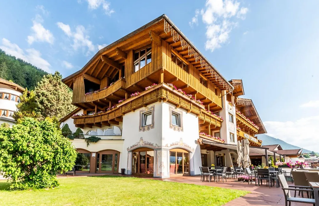 Sporthotel Cristall-1
