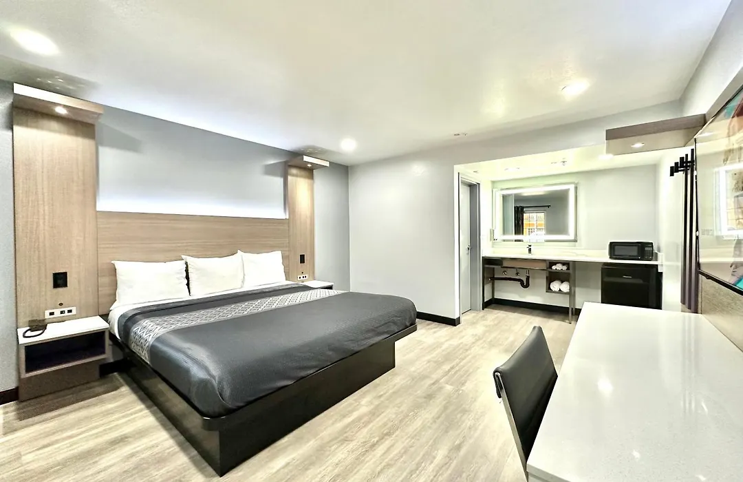 Express Inn & Suites Ontario Airport-1