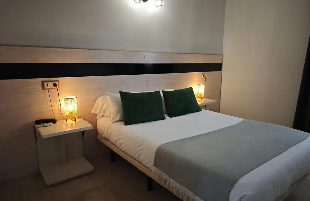 Hostal Fronton-1