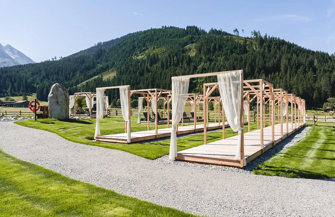 Traumhotel Alpina - 4 Sterne Superior Luxushotel, hoteleigenen Badesee, Adults Only-1