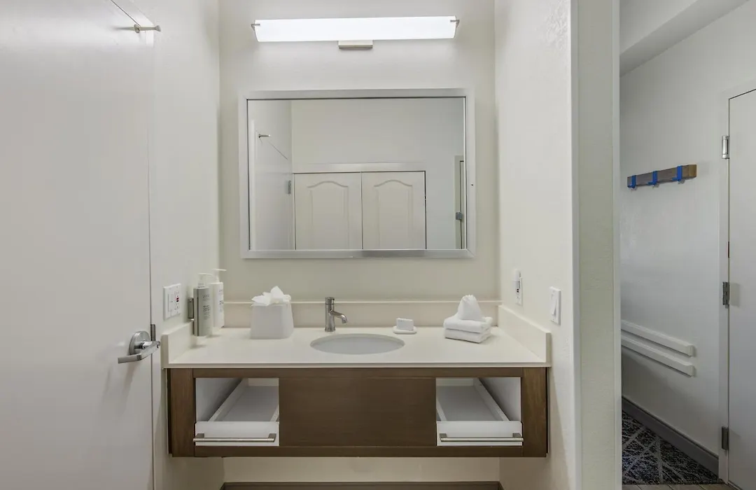 Hampton Inn Channel Islands Harbor-1