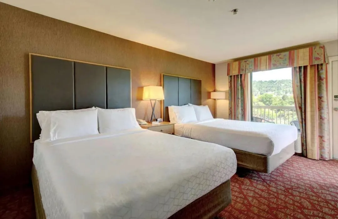 The Lodge At Roseburg-1