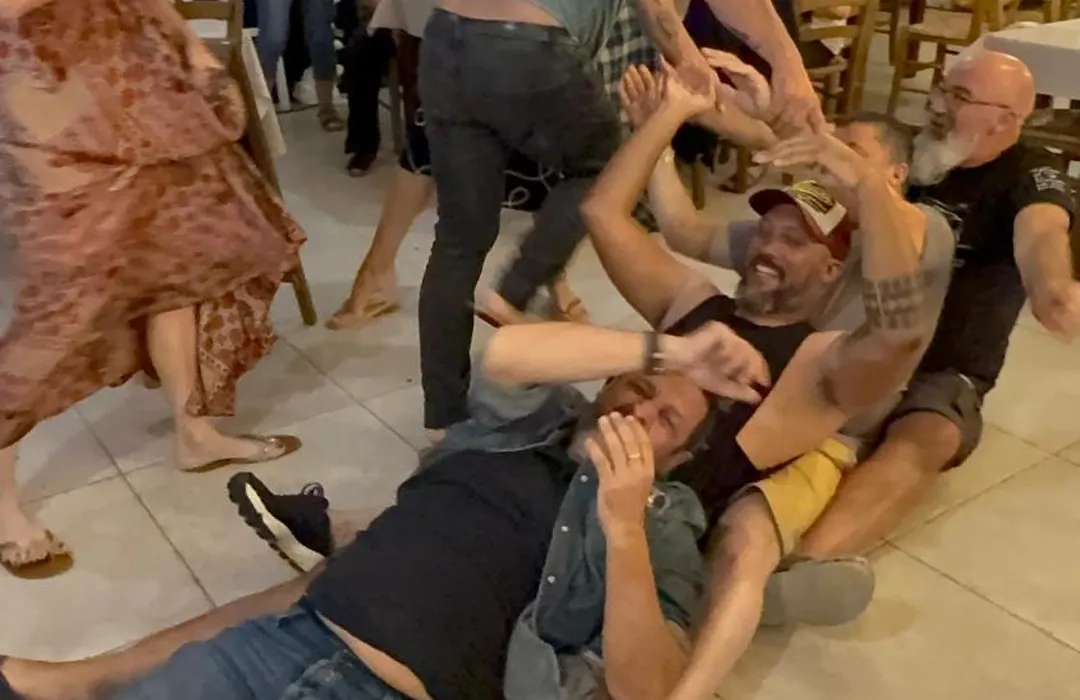 Hotel Carina-Très Grande Piscine-Local à Vélo-1