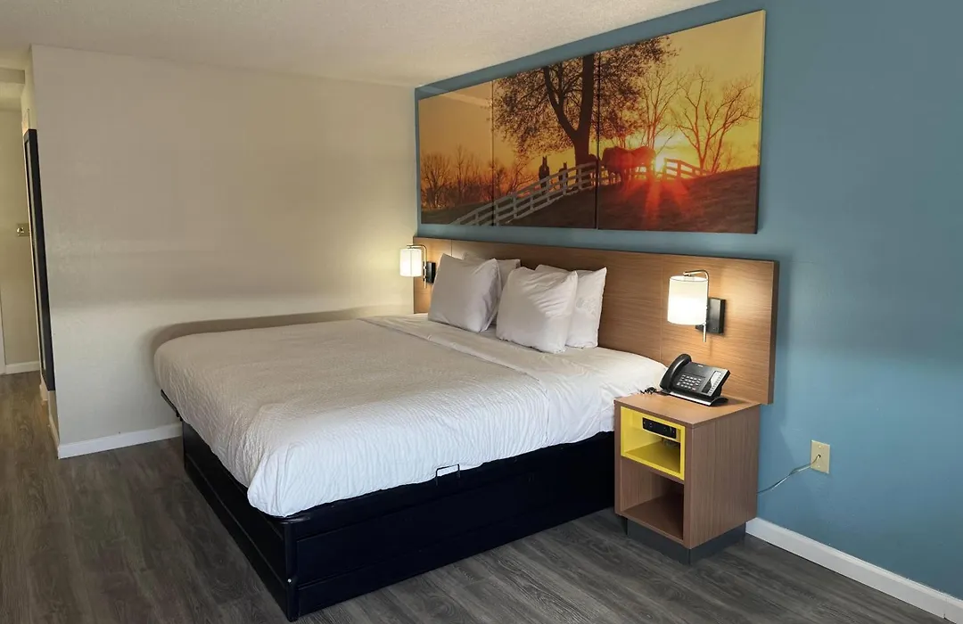 Days Inn & Suites By Wyndham Festus-1