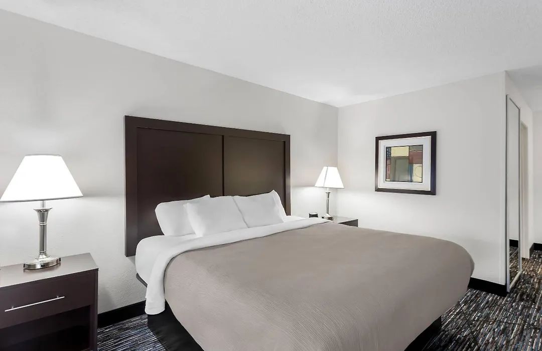 Quality Inn & Suites Niles-1