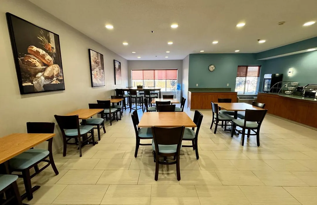 Days Inn & Suites By Wyndham Madison-1