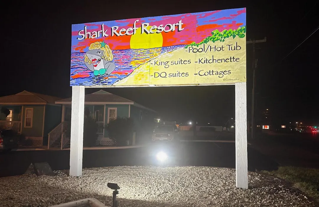 Shark Reef Resort Motel & Cottages-1