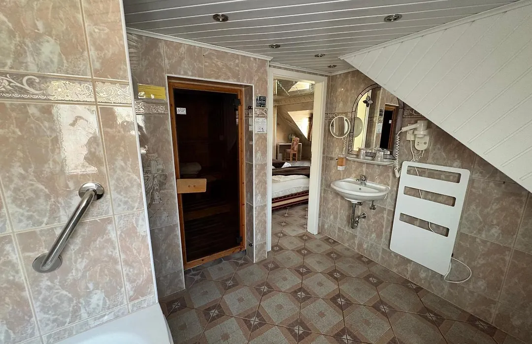 Central Hotel-1