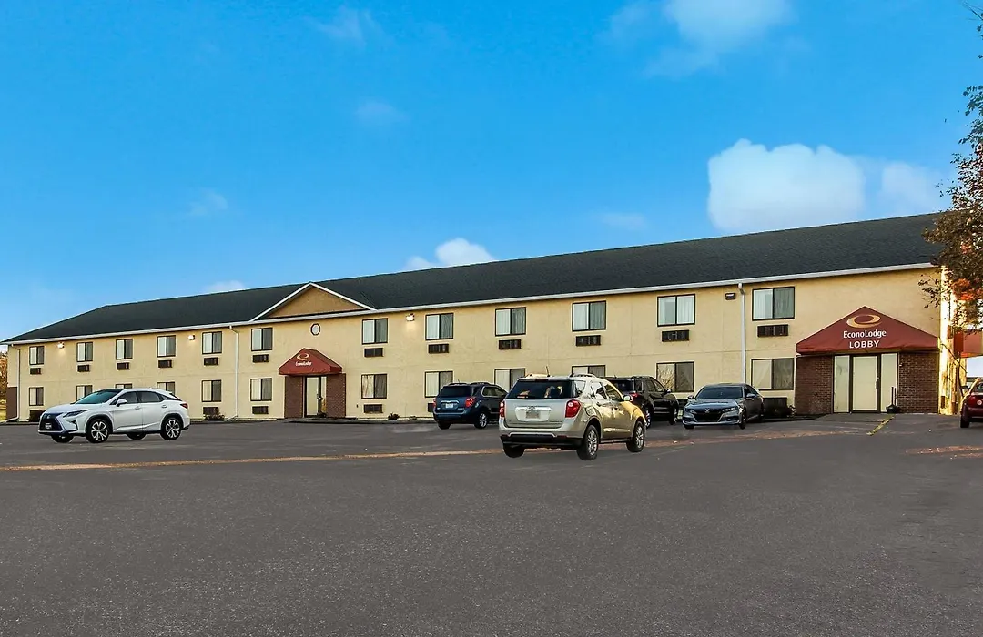 Econo Lodge Inn & Suites Yankton-1