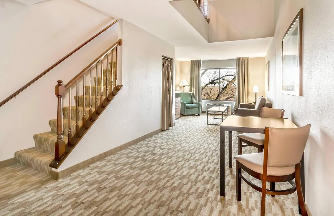 Riverview Inn & Suites, An Ascend Collection Hotel-1