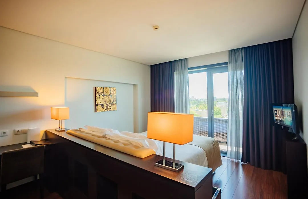Axis Porto Business & Spa Hotel-1