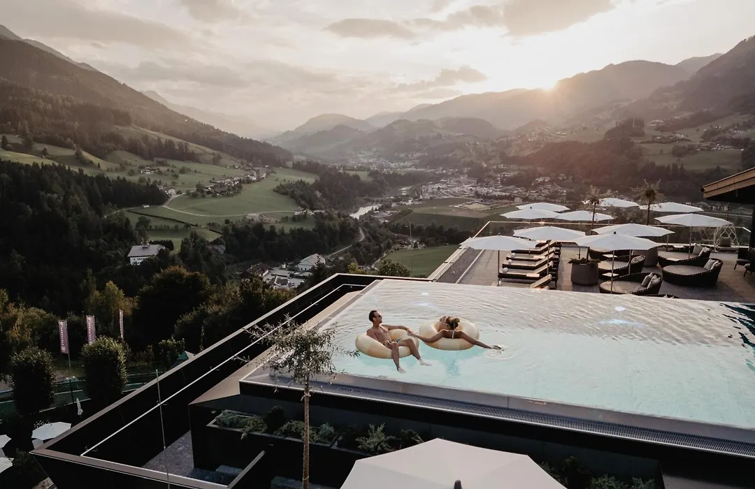 Verwöhnhotel Berghof-1