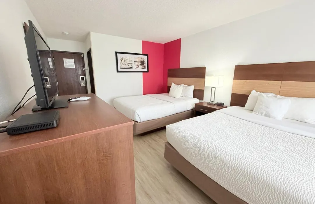 Ramada By Wyndham Effingham-1