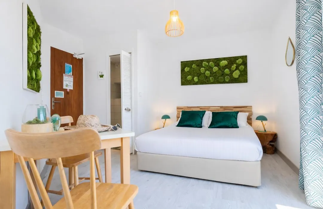 Hôtel Almanarre Plage - Hôtel Eco-Responsable-1