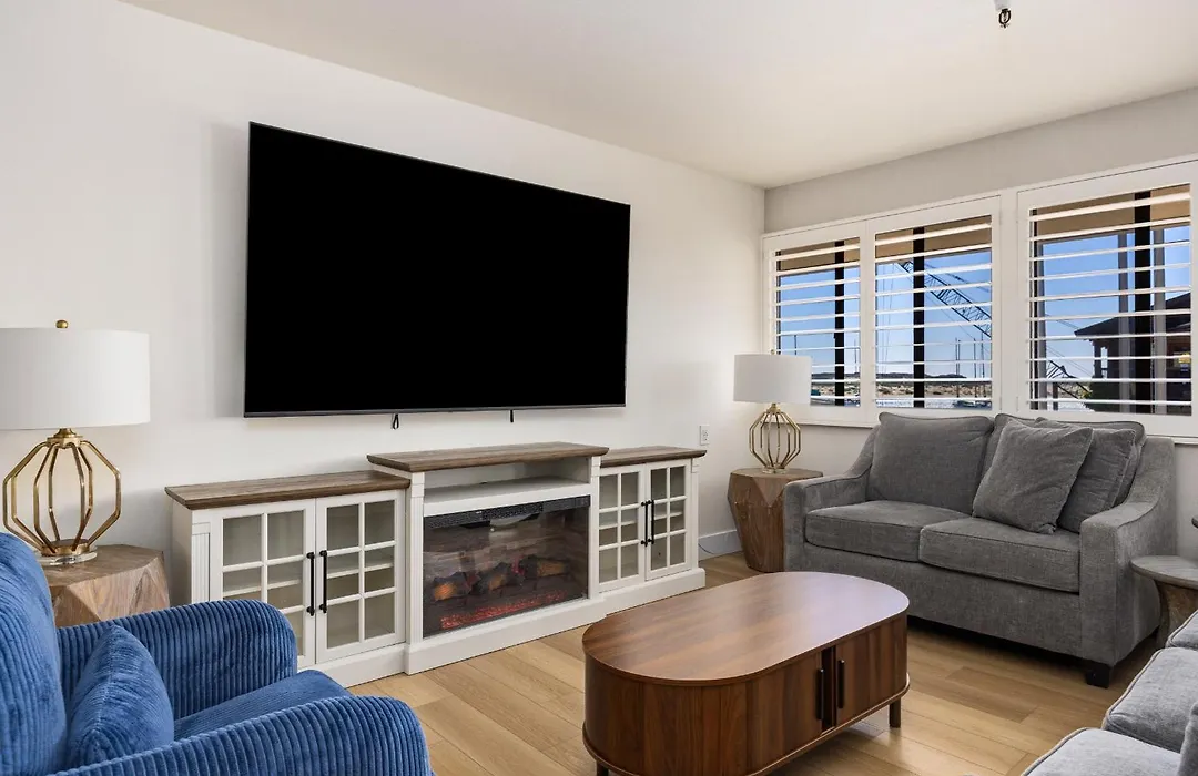 456 Embarcadero Inn & Suites-1