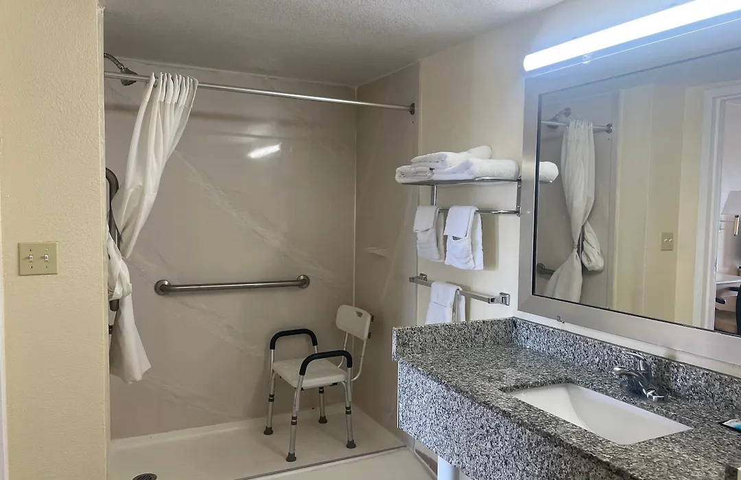 Hole Inn The Wall Hotel - Fort Walton Beach - Sunset Plaza - Nearby Beaches & Hurlburt-1