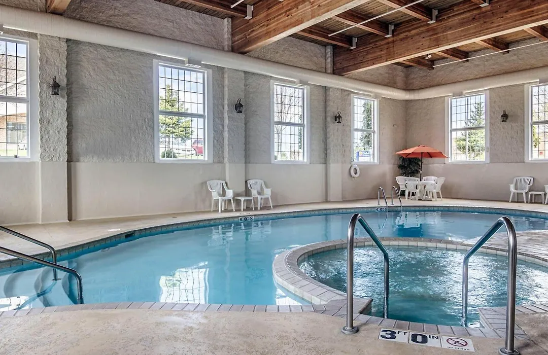 Comfort Inn & Suites Grafton-Cedarburg-1